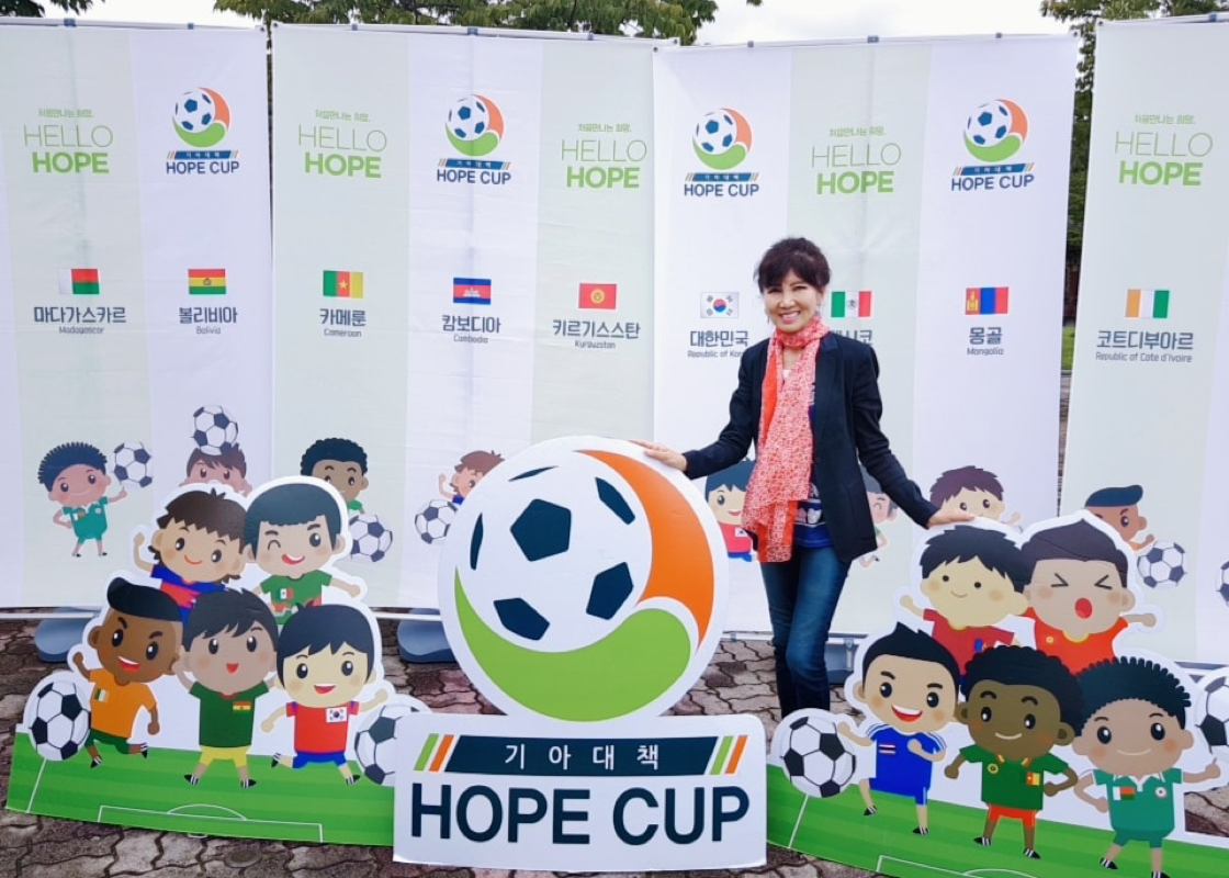 Attending the closing ceremony of HOPE CUP event